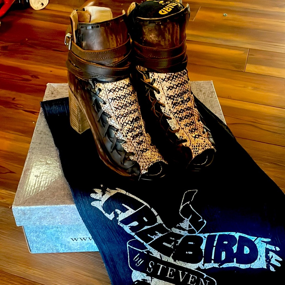 Free Bird by Steven size 8
